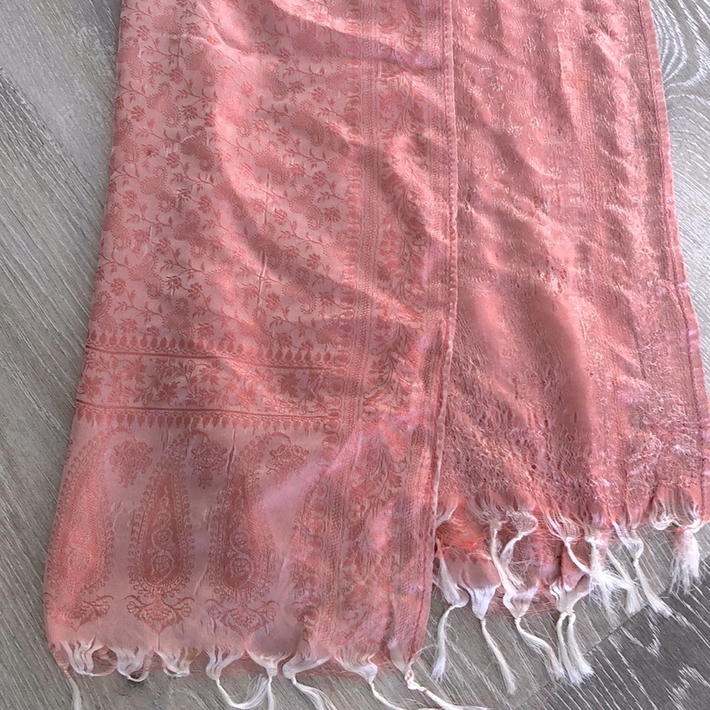 Silk paisley scarf pink
